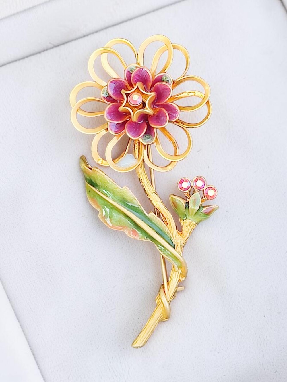 Vintage Weiss Gold Enameled Flower Brooch With Crystals
